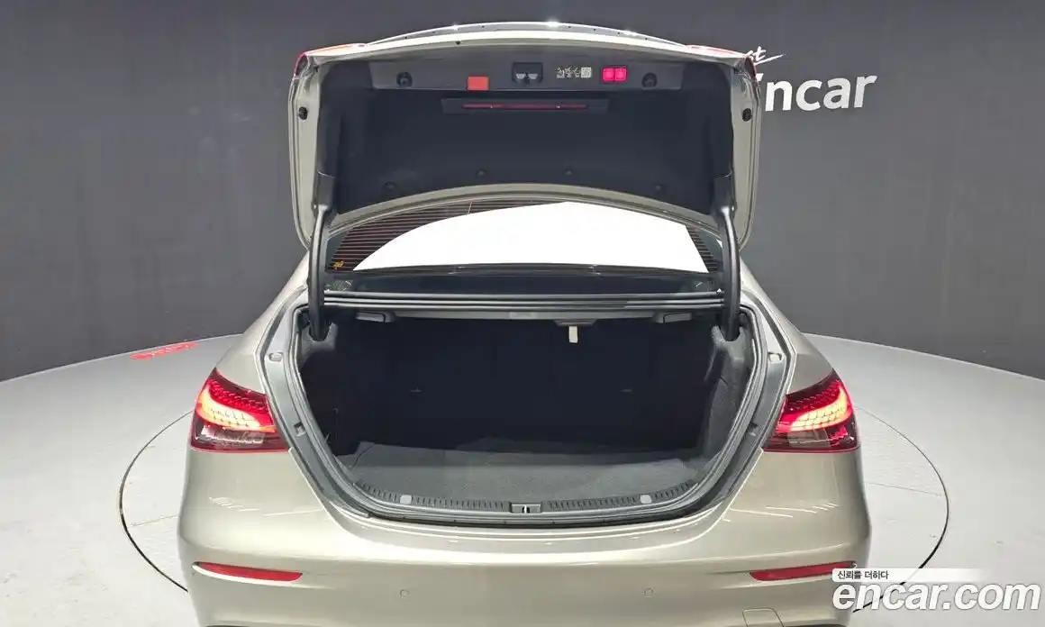 Mercedes-Benz E-Class 2023 2.0 гидро, фото 20