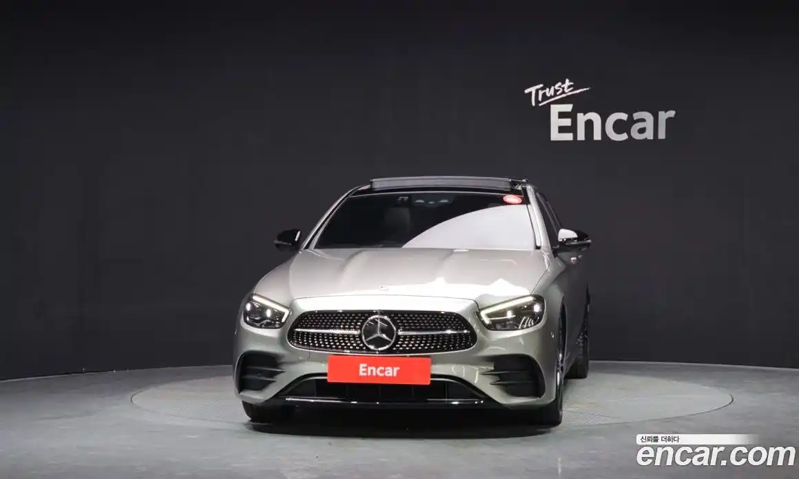 Mercedes-Benz E-Class 2023 2.0 гидро, фото 3