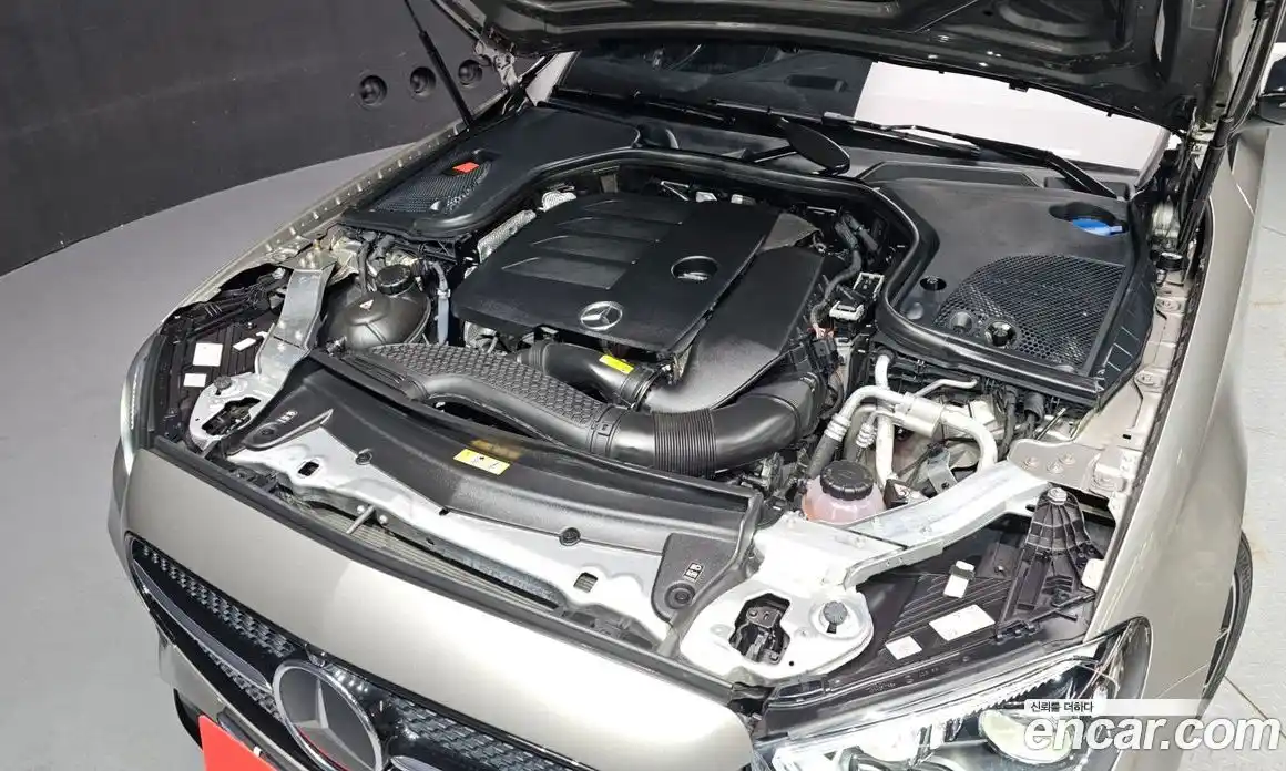 Mercedes-Benz E-Class 2023 2.0 гидро, фото 6