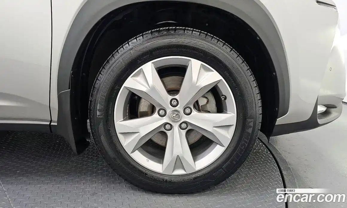 Lexus NX 2016 2.5 гидро в Москве № 975891, фото 4