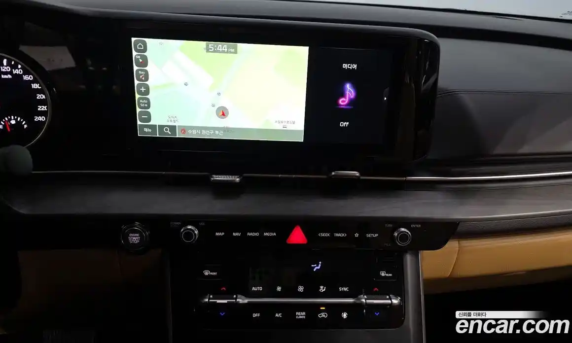 Kia Canival 2023 2.2 Автомат в Москве № 1002827, фото 14