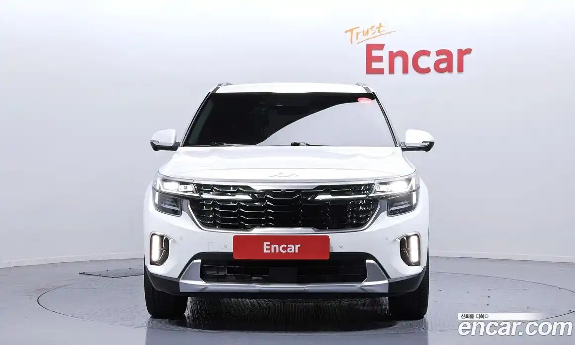 Kia Seltos 2023 1.6 Автомат в Москве № 1009730, фото 3