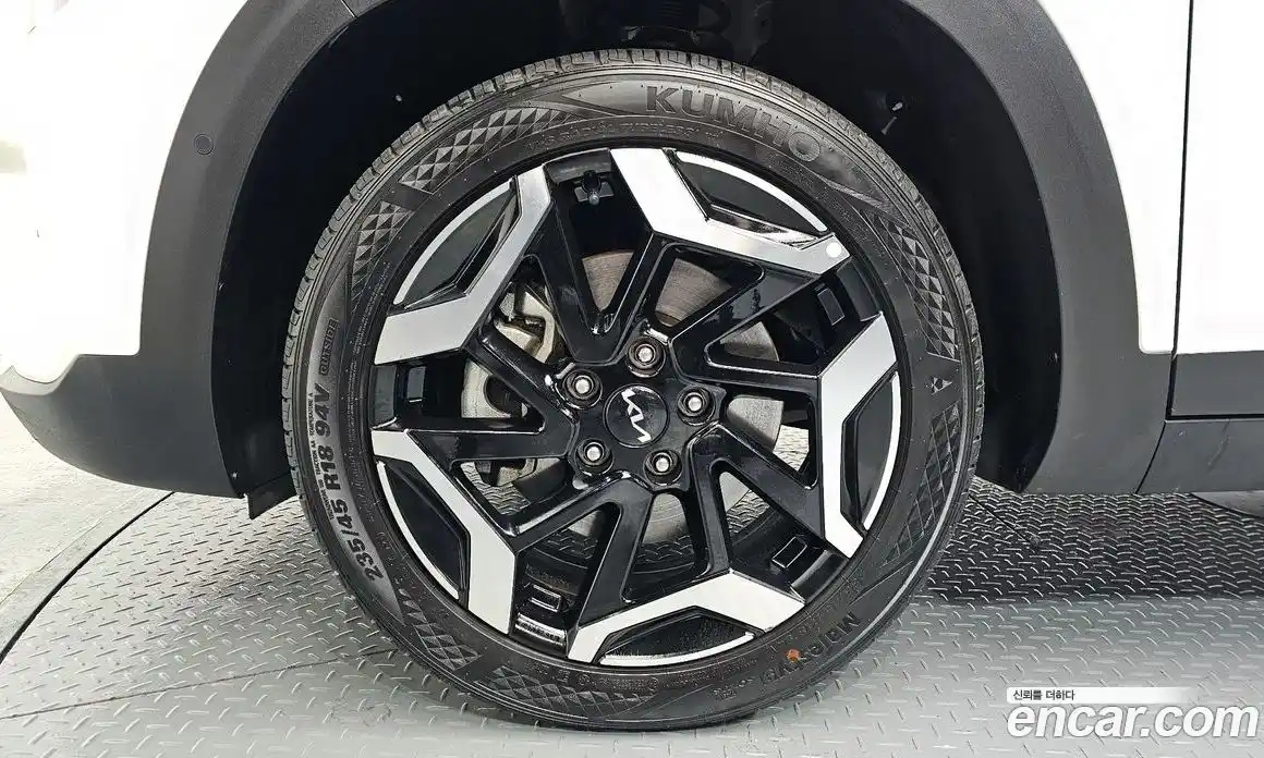 Kia Seltos 2023 1.6 Автомат в Москве № 1009730, фото 5