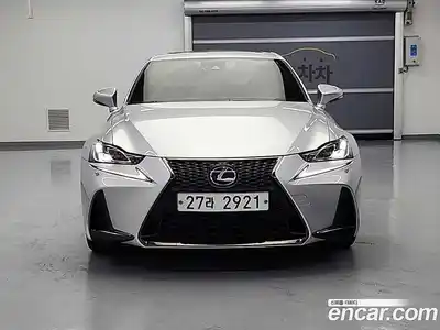 Lexus IS, 2019