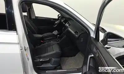 Volkswagen Tiguan 2023 2.0 гидро в Москве № 168608, миниатюра 11
