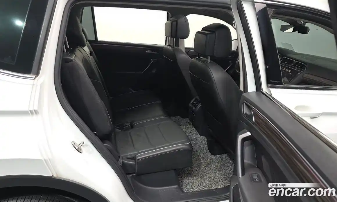 Volkswagen Tiguan 2023 2.0 гидро в Москве № 168608, фото 12