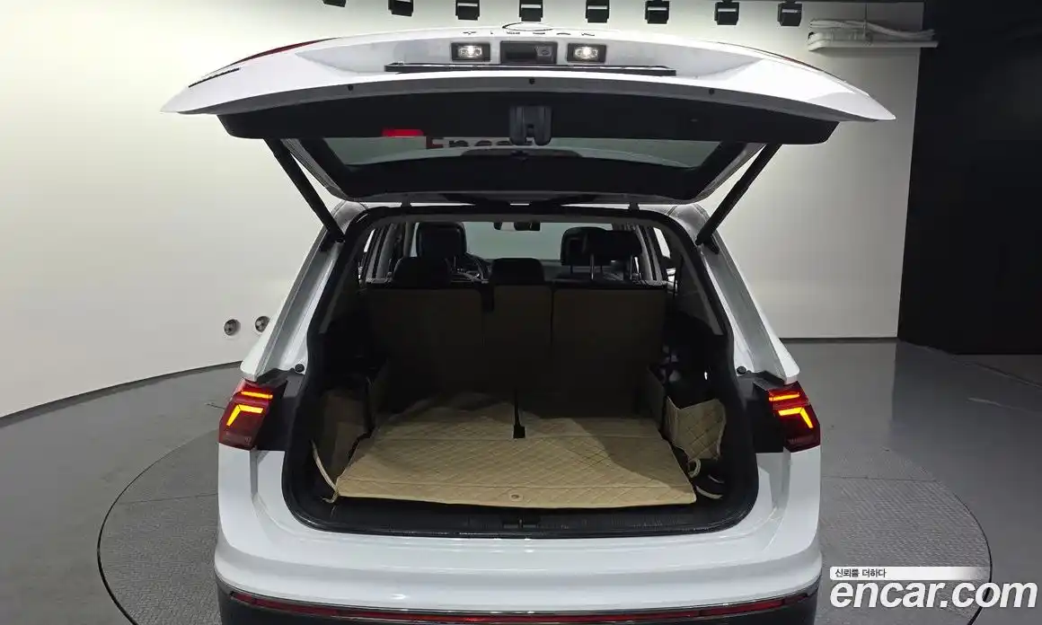 Volkswagen Tiguan 2023 2.0 гидро в Москве № 168608, фото 20