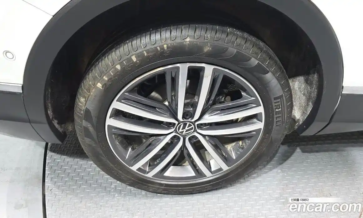 Volkswagen Tiguan 2023 2.0 гидро в Москве № 168608, фото 5