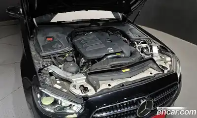 Mercedes-Benz E-Class 2022 2.0 гидро, миниатюра 6