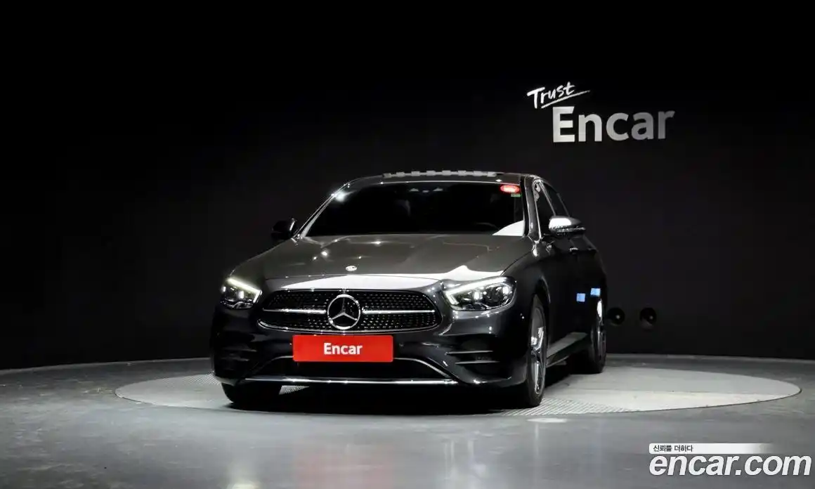Mercedes-Benz E-Class 2023 2.0 гидро, фото 3