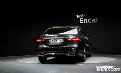 Mercedes-Benz E-Class 2023 2.0 гидро, миниатюра 4