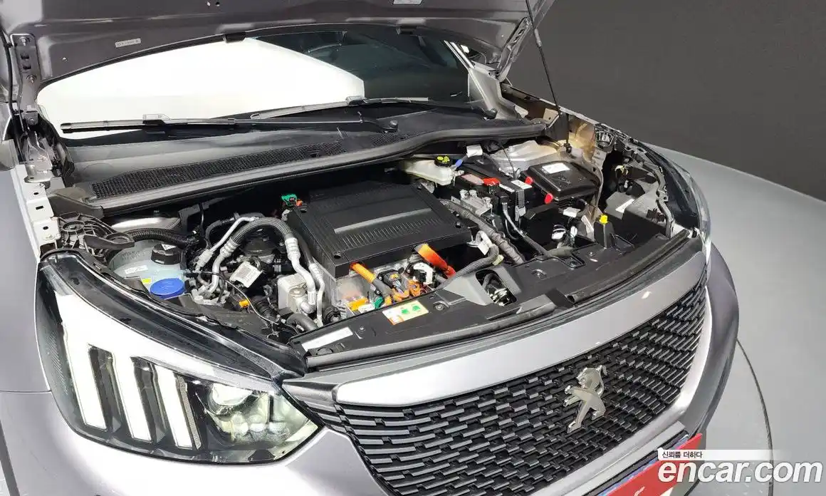 Peugeot 2008 2023 0.1 гидро в Москве № 284303, фото 6