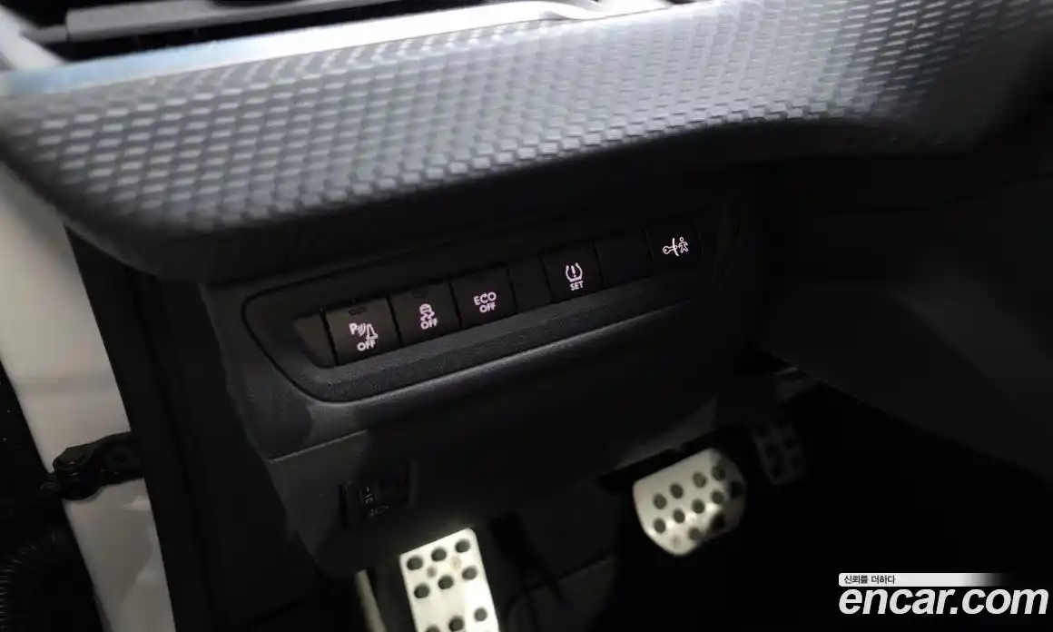 Peugeot 2008 2015 1.6 гидро в Москве № 320537, фото 19