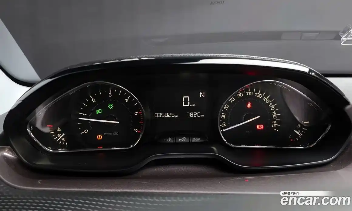 Peugeot 2008 2015 1.6 гидро в Москве № 320537, фото 8