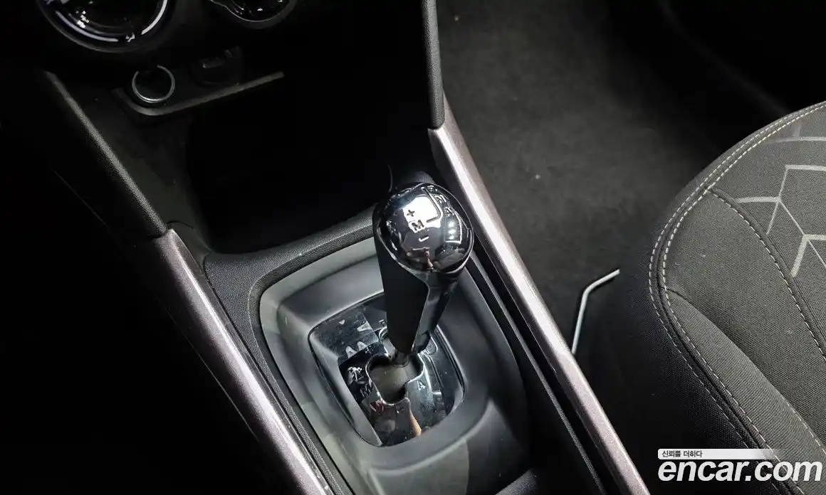 Peugeot 2008 2015 1.6 гидро в Москве № 320537, фото 9