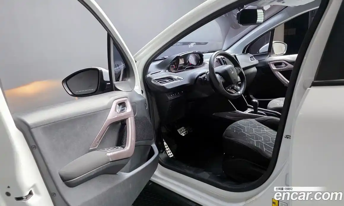 Peugeot 2008 2015 1.6 гидро в Москве № 320537, фото 10