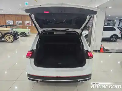 Volkswagen Tiguan 2023 2.0 гидро в Москве № 357654, миниатюра 12