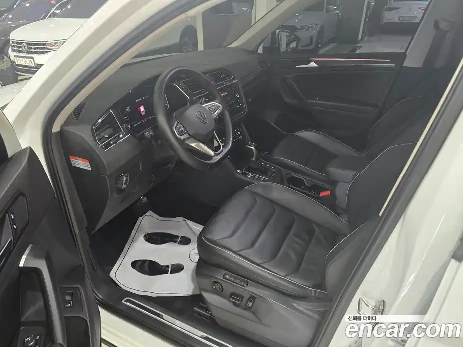 Volkswagen Tiguan 2023 2.0 гидро в Москве № 357654, фото 10