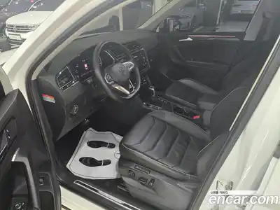 Volkswagen Tiguan 2023 2.0 гидро в Москве № 357654, миниатюра 10