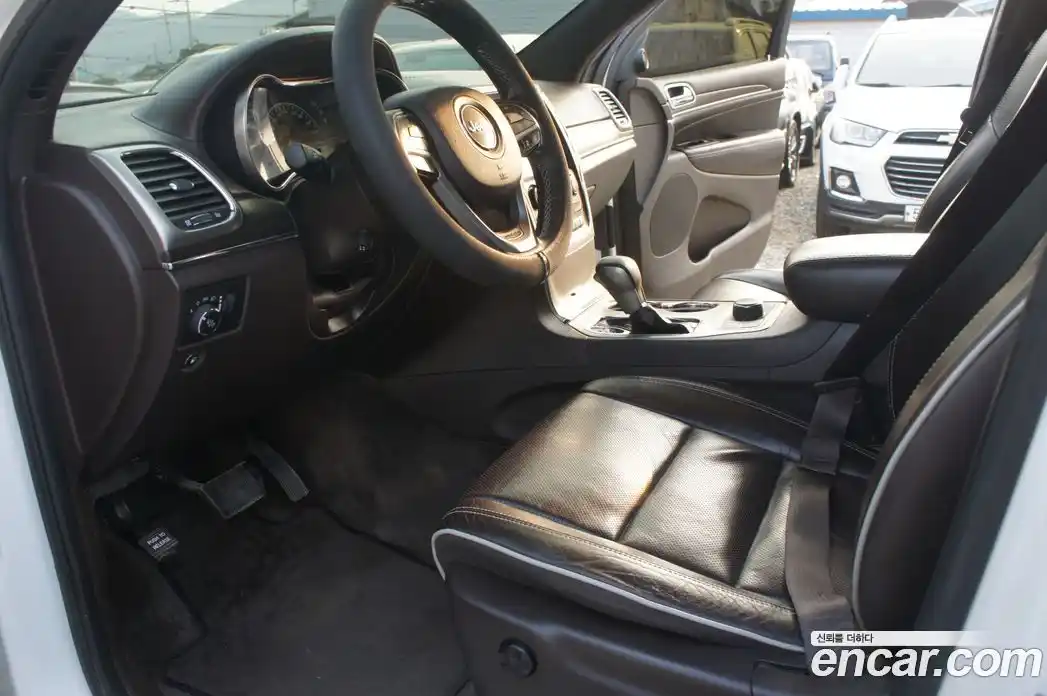 Jeep Cherokee 2017 3.6 гидро в Москве № 535309, фото 14
