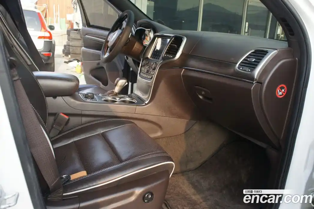 Jeep Cherokee 2017 3.6 гидро в Москве № 535309, фото 16