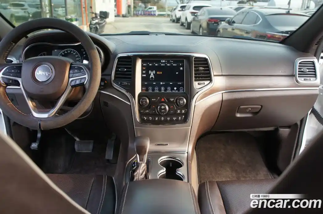 Jeep Cherokee 2017 3.6 гидро в Москве № 535309, фото 10
