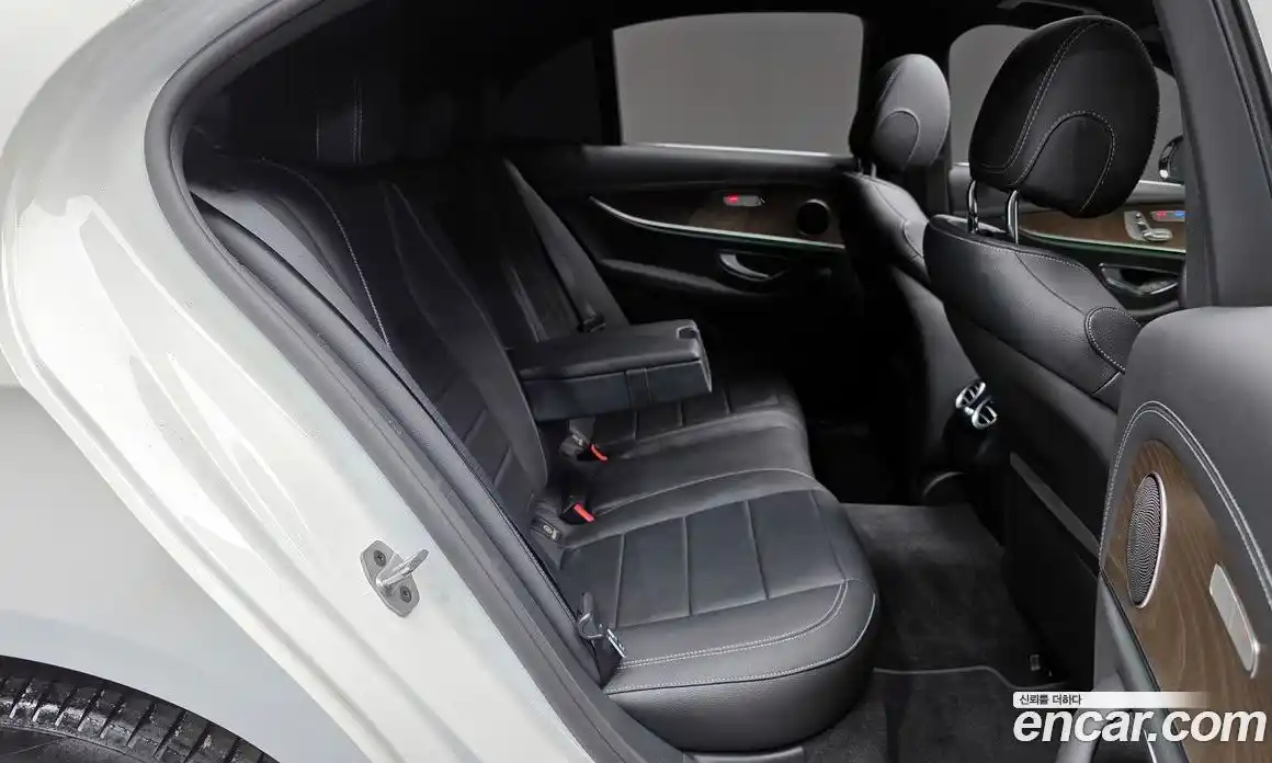 Mercedes-Benz E-Class 2022 2.0 гидро, фото 12