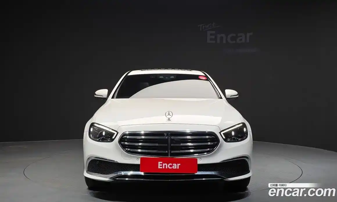 Mercedes-Benz E-Class 2022 2.0 гидро, фото 3