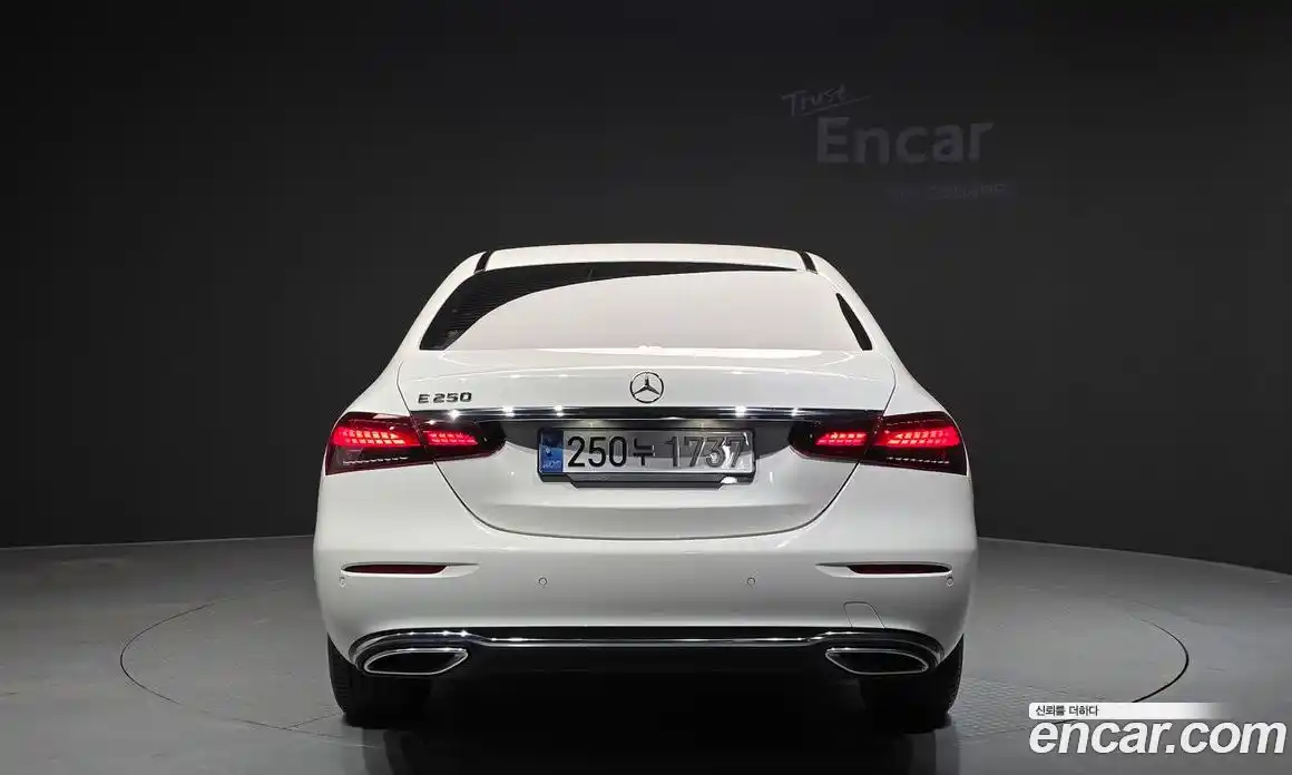 Mercedes-Benz E-Class 2022 2.0 гидро, фото 4