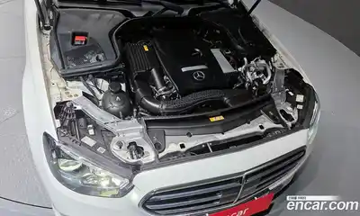 Mercedes-Benz E-Class 2022 2.0 гидро, миниатюра 6