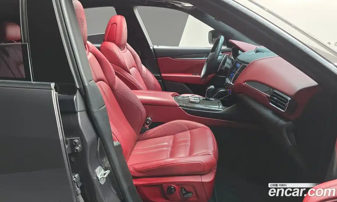 Maserati Levante 2017 3.0 гидро в Москве № 863416, фото 10