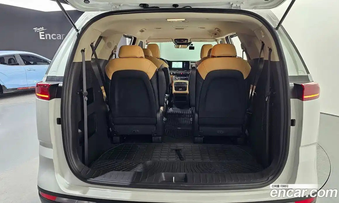 Kia Canival 2023 3.5 Автомат в Москве № 972618, фото 19