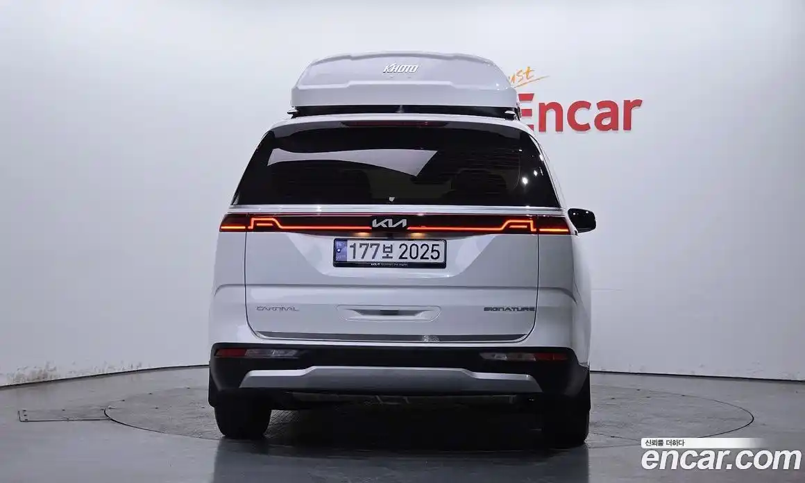 Kia Canival 2023 3.5 Автомат в Москве № 972618, фото 3