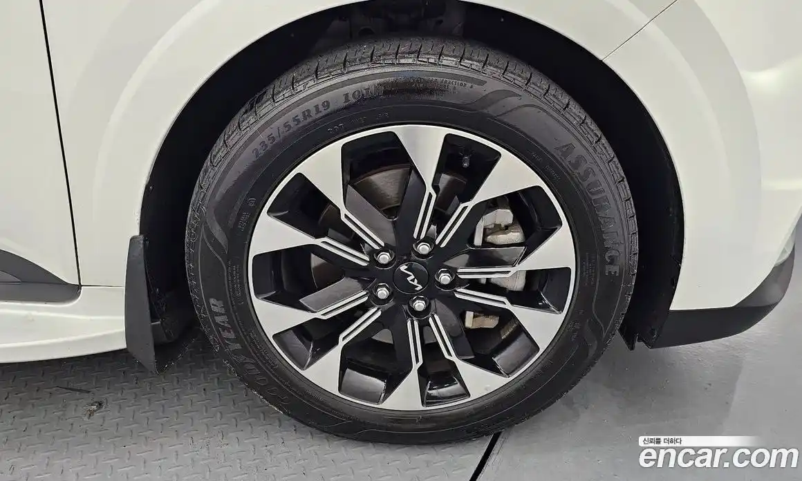 Kia Canival 2023 3.5 Автомат в Москве № 972618, фото 4