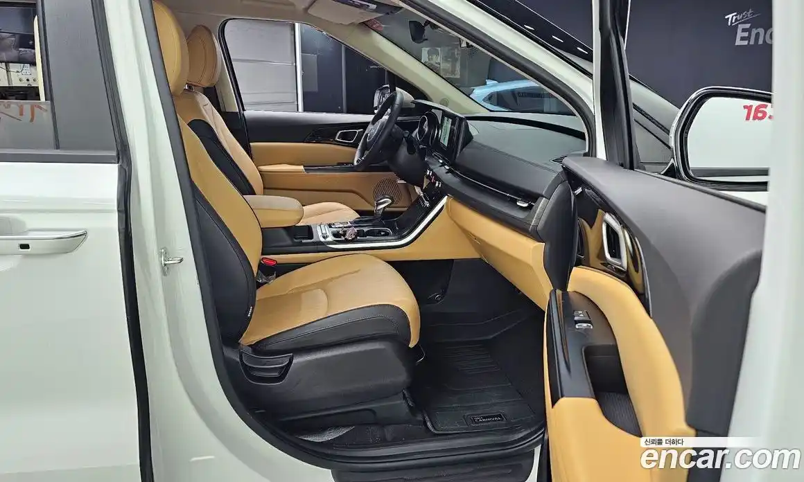 Kia Canival 2023 3.5 Автомат в Москве № 972618, фото 10