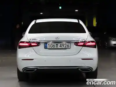 Mercedes-Benz E-Class 2022 2.0 гидро, миниатюра 3