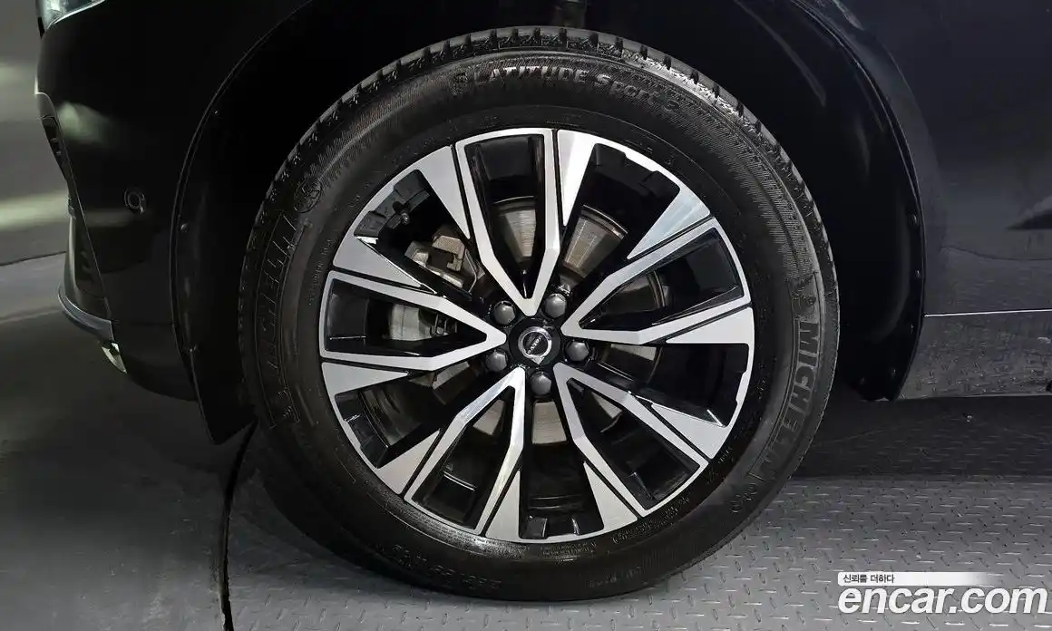 Volvo XC60 2023 2.0 гидро в Москве № 1008680, фото 4