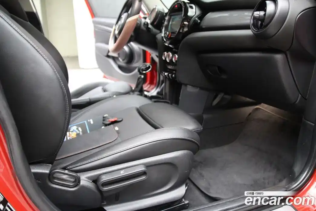 Mini Cooper 2018 1.5 гидро в Москве № 1013930, фото 17