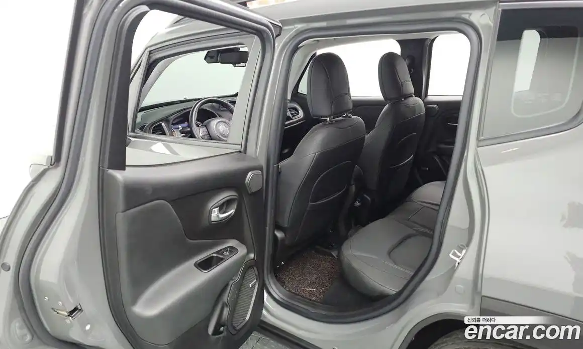 Jeep Renegade 2021 2.4 гидро в Москве № 169339, фото 12
