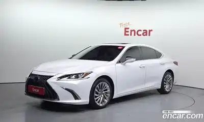 Lexus ES, 2022