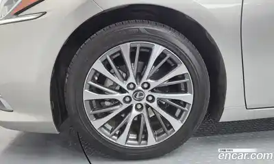Lexus ES 2018 2.5 гидро в Москве № 214680, миниатюра 5