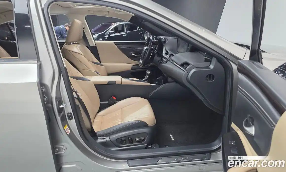 Lexus ES 2018 2.5 гидро в Москве № 214680, фото 10