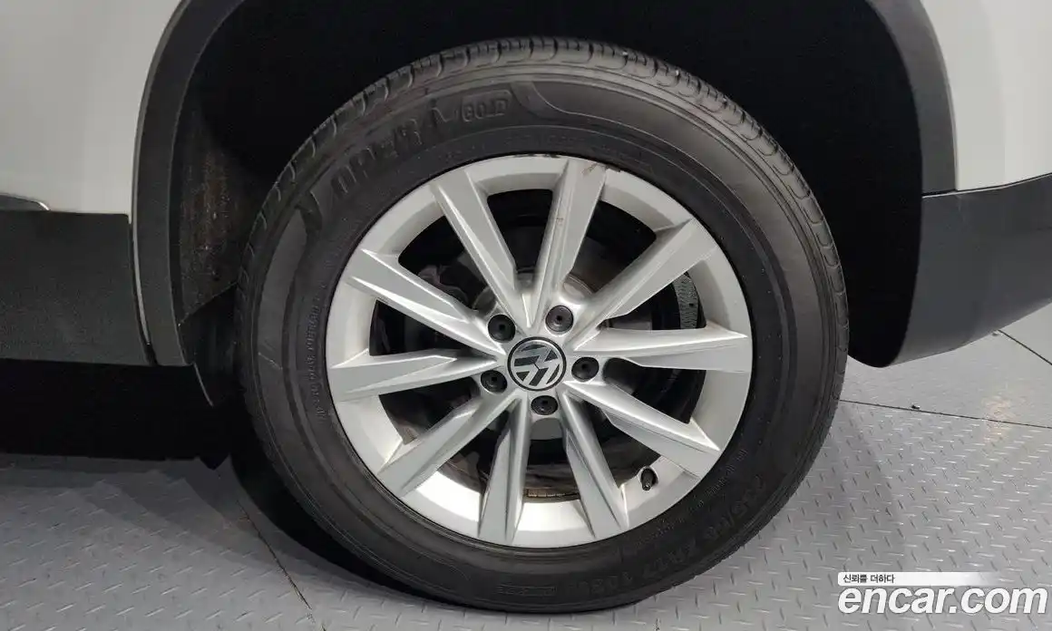 Volkswagen Tiguan 2014 2.0 гидро в Москве № 215320, фото 5