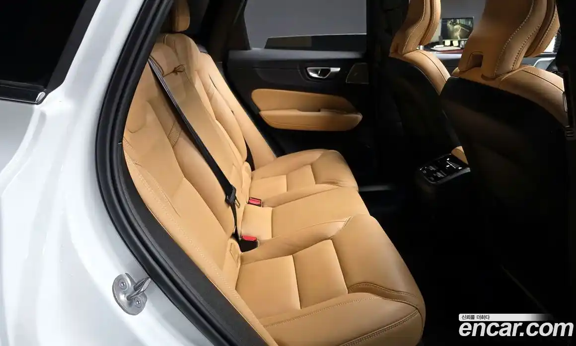 Volvo XC60 2024 2.0 гидро в Москве № 230389, фото 12