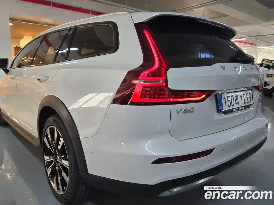 Volvo V60 2025 2.0 гидро в Москве № 230757, фото 14