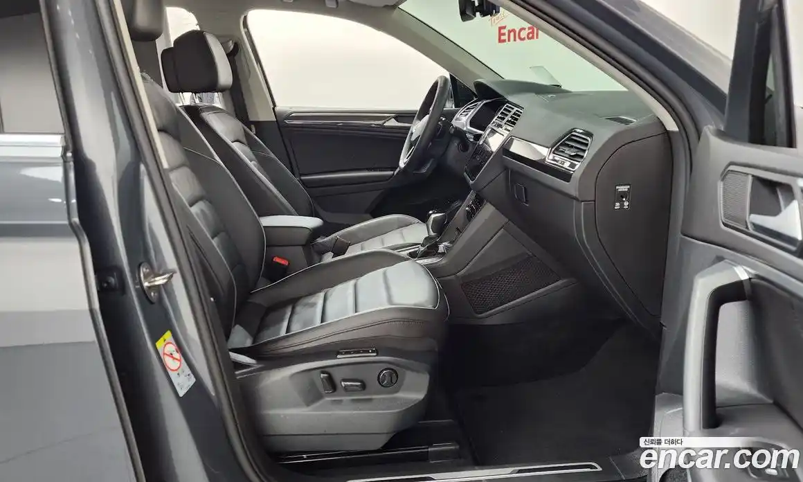 Volkswagen Tiguan 2021 2.0 гидро в Москве № 232161, фото 11