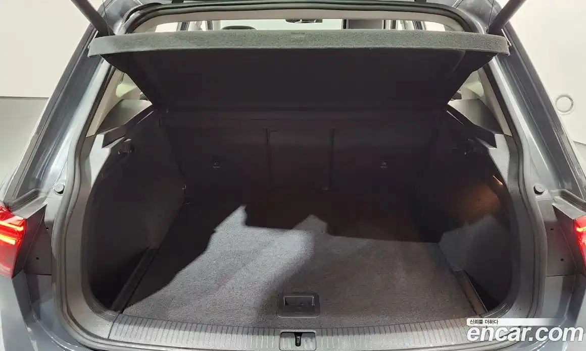 Volkswagen Tiguan 2021 2.0 гидро в Москве № 232161, фото 20