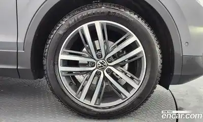Volkswagen Tiguan 2021 2.0 гидро в Москве № 232161, миниатюра 5