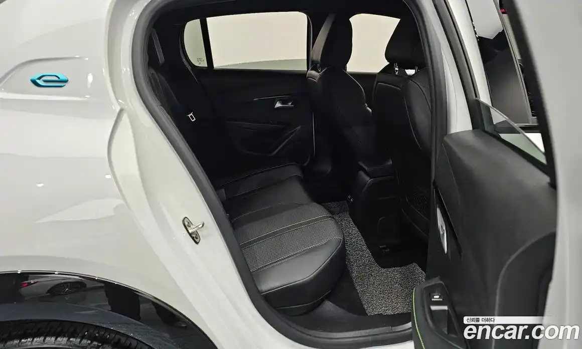 Peugeot 208 2021 0.1 гидро в Москве № 258172, фото 12