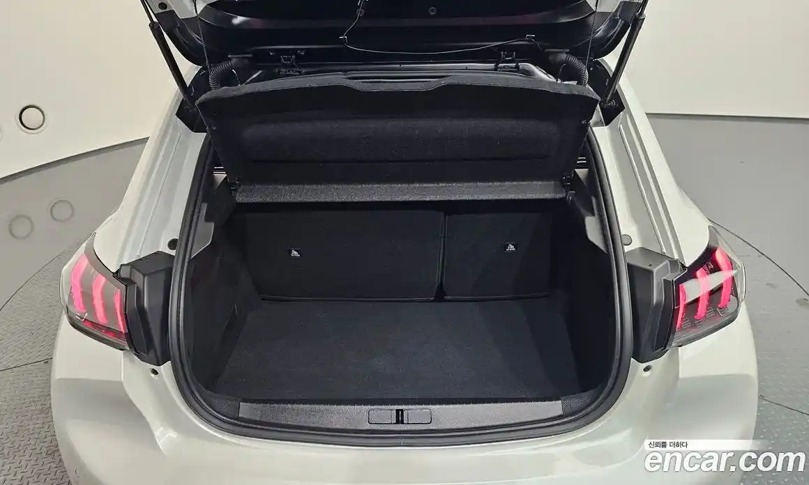 Peugeot 208 2021 0.1 гидро в Москве № 258172, фото 20